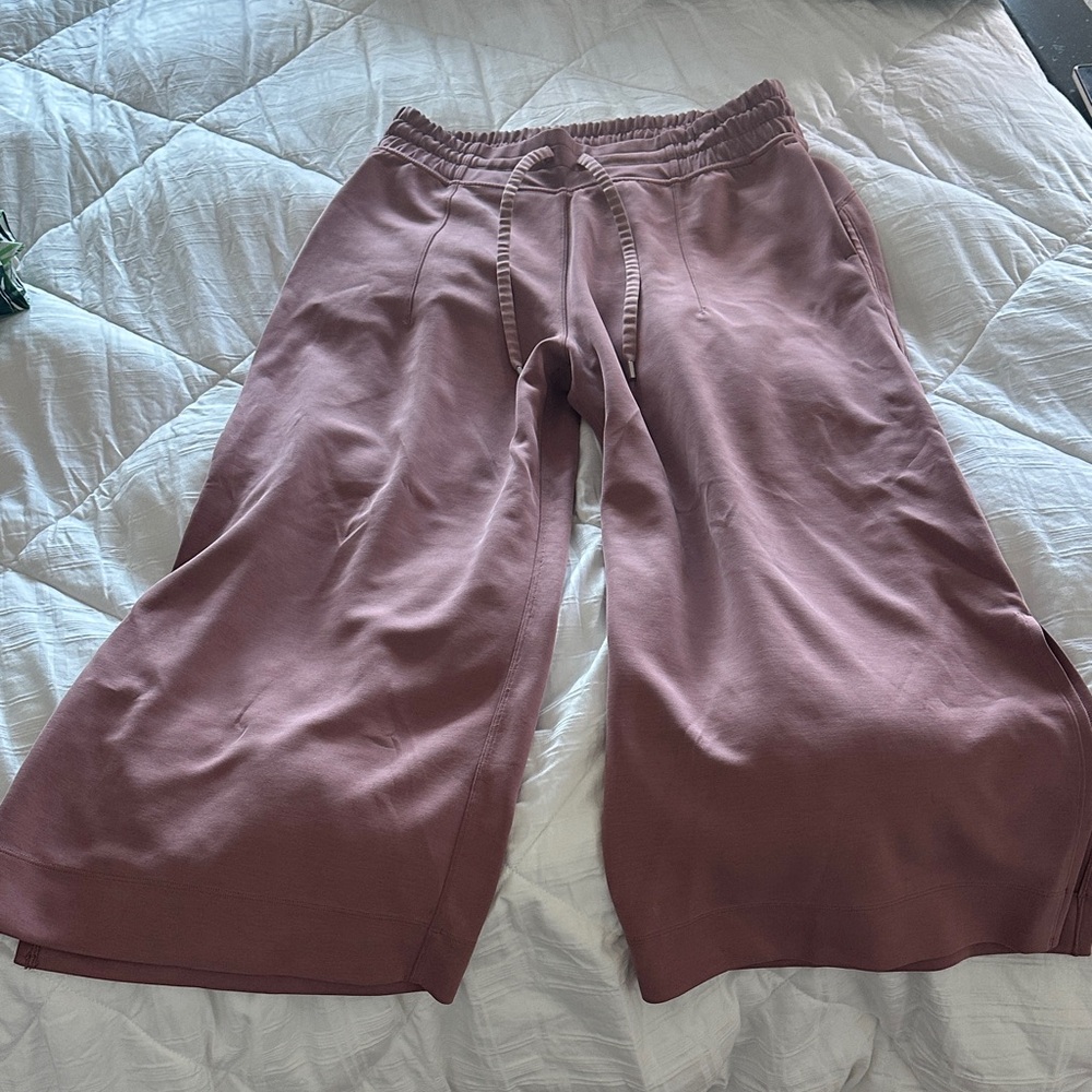 Lululemon Wide-Leg Mauve capri Pants